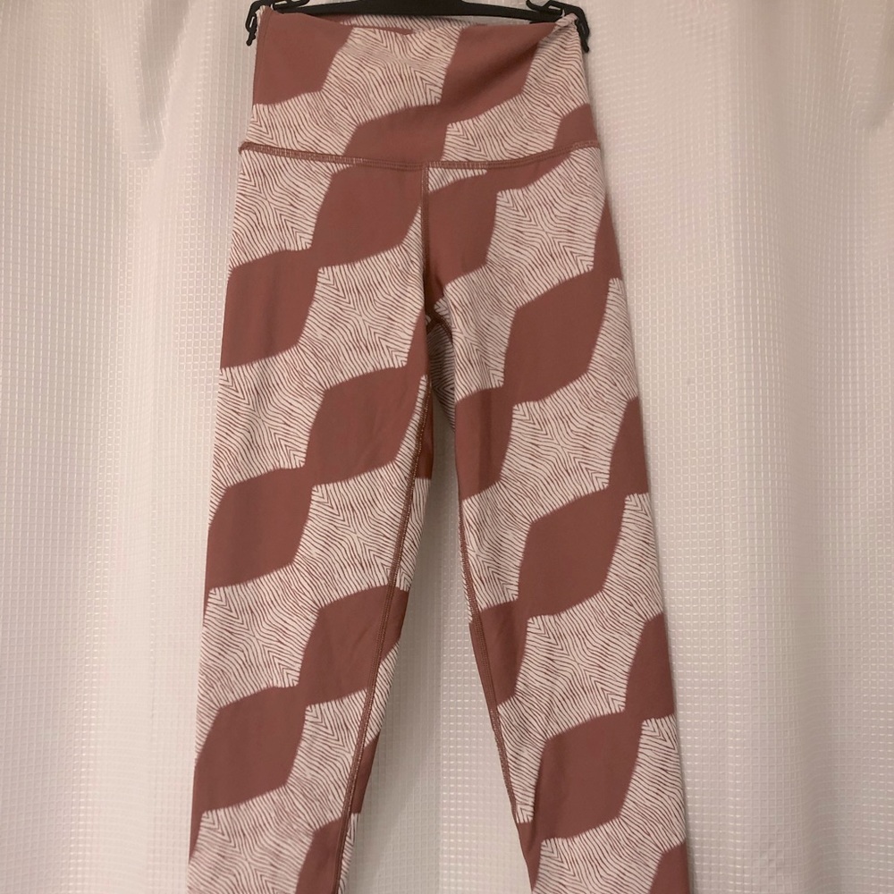 Aerie nude/pink and white, (chill. Play. Love) leggings